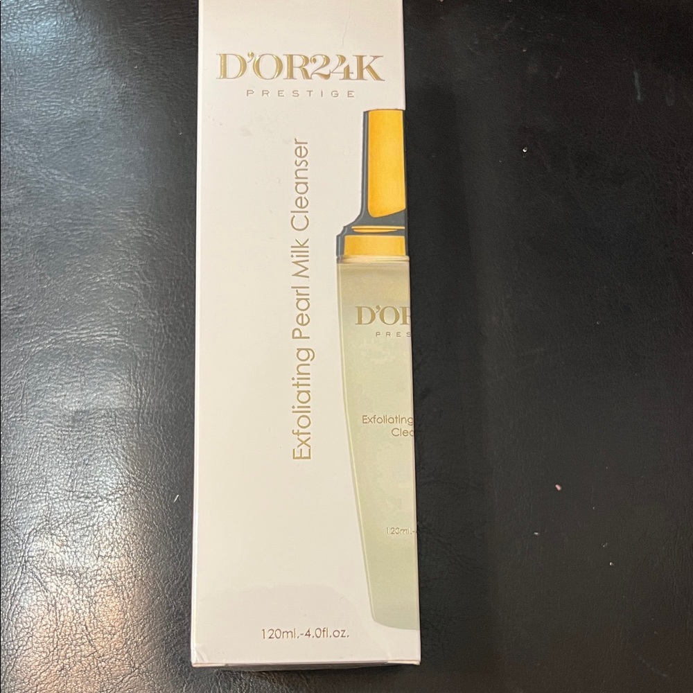 D'OR24K Prestige Exfoliating Pearl Milk Cleanser - Gold and White